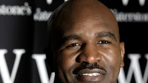 Holyfield boxează cu Nikolai Valuev pentru titlul mondial al greilor