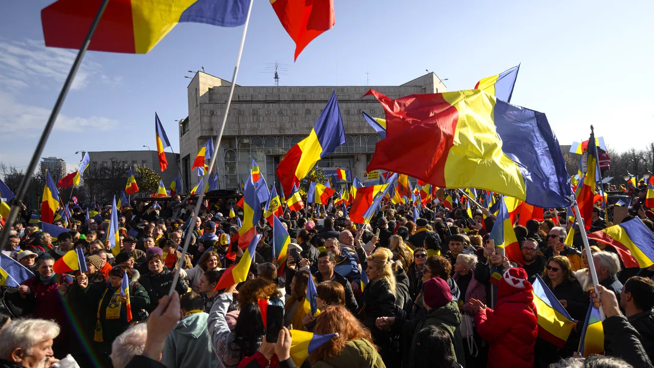 Jandarmii spun că cei care au forţat cordonul de ordine sunt susţinători ai lui Georgescu