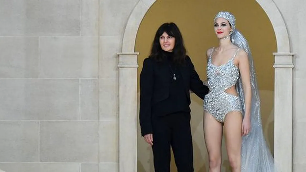 Absenţa lui Karl Lagerfeld de la propriul show Chanel, de la Săptămâna modei de la Paris, alimentează zvonurile privind starea sa