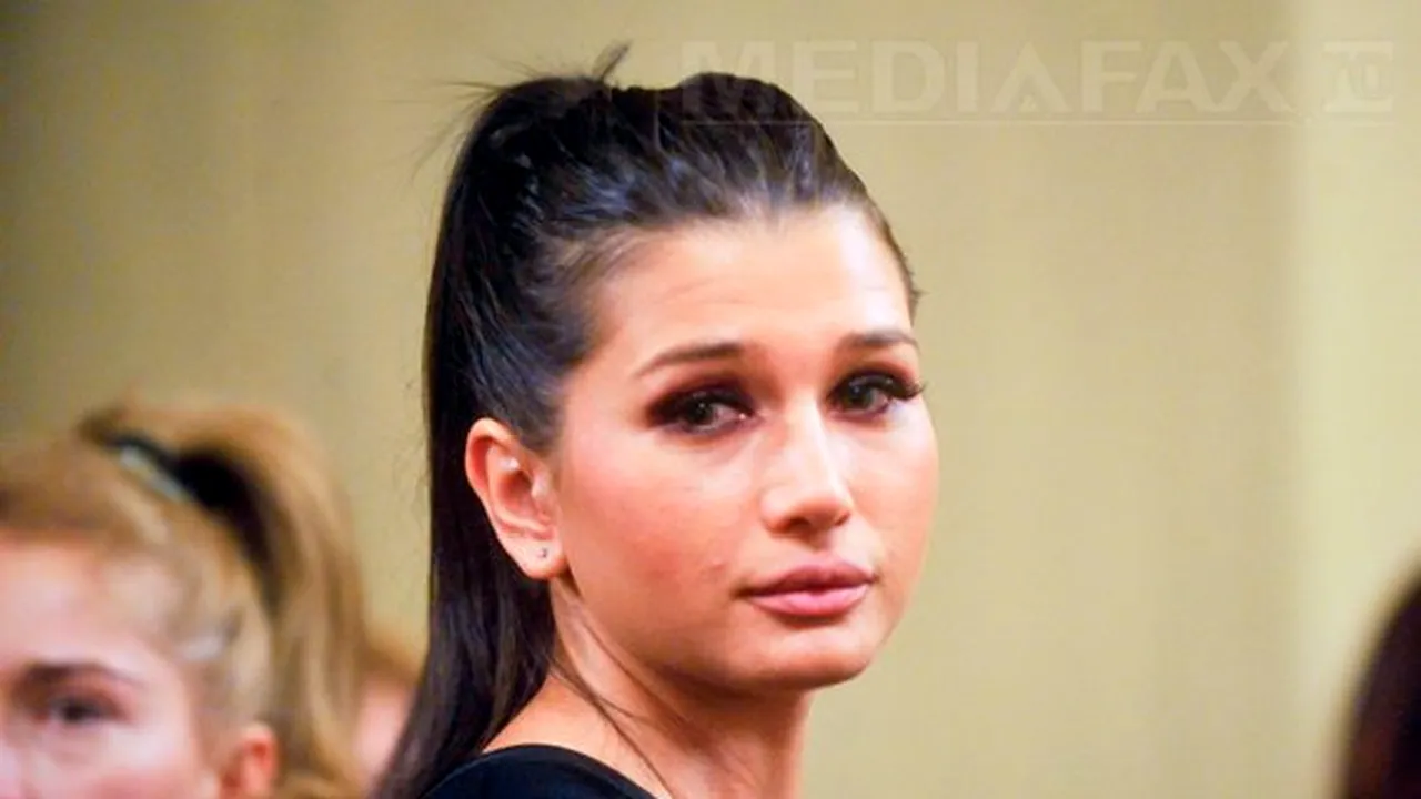 Andreea Vass: Cine a dus povara tinereţii şi pe frunte şi pe spate mai mult decât Elena Băsescu?!