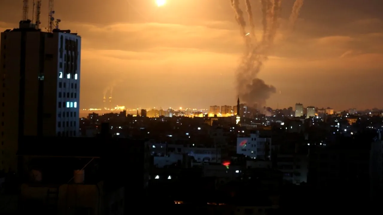 Un nou război israeliano-palestinian? Zeci de rachete, lansate din Fâşia Gaza spre Israel, ca ripostă la operaţiunea militară 