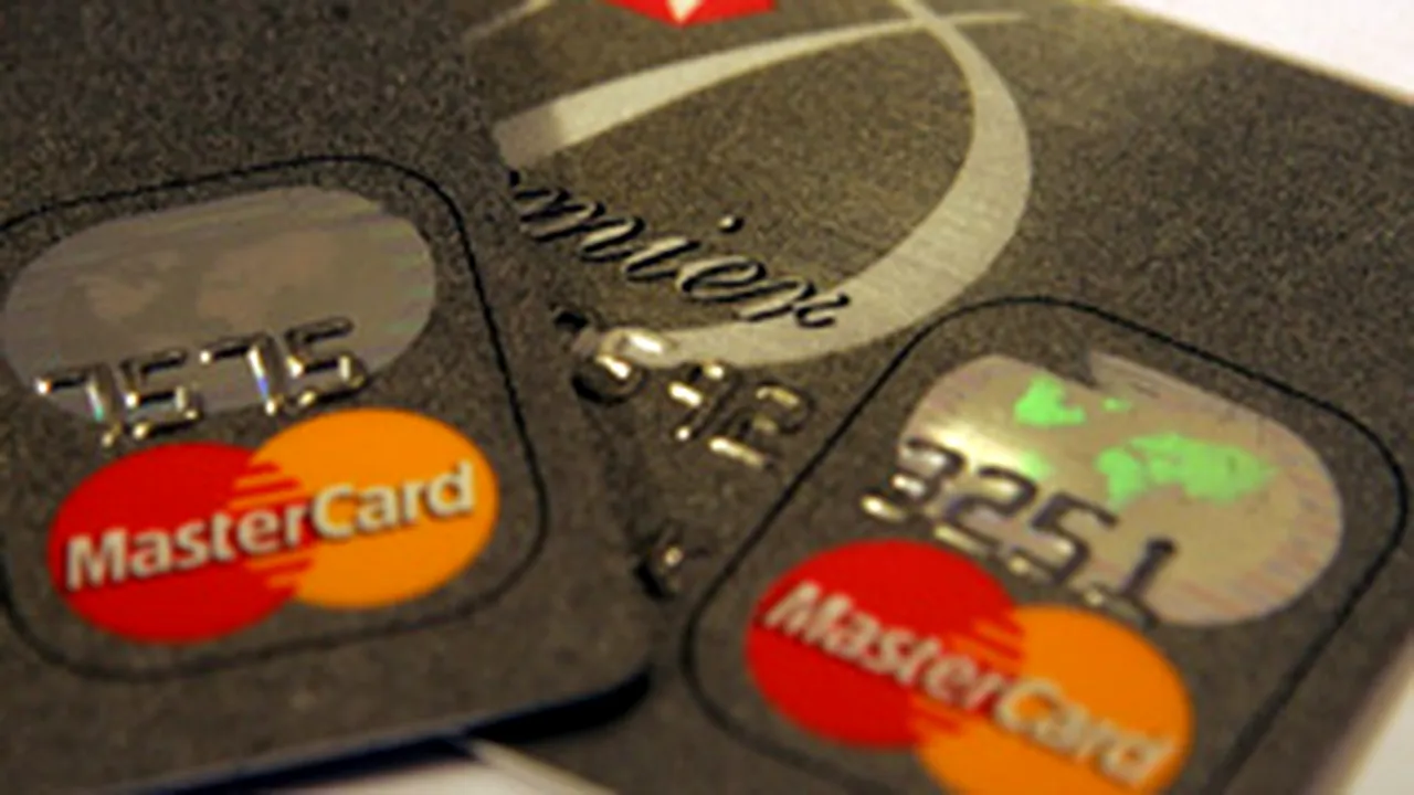 MasterCard suspendă comisioanele în tranzacţiile transfrontaliere prin carduri în Europa