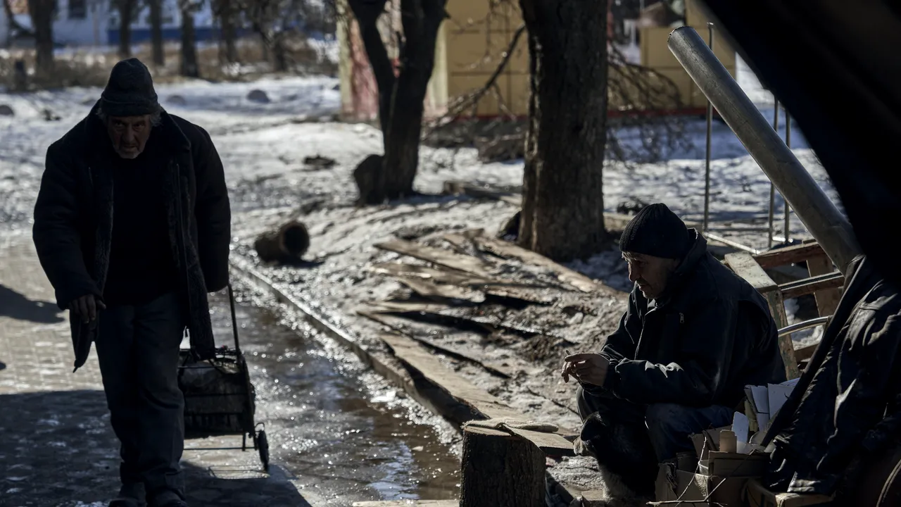 Evacuările din oraşul Bahmut au încetinit. Oficial ucrainean: Inamicul loveşte oraşul cu tot ce poate
