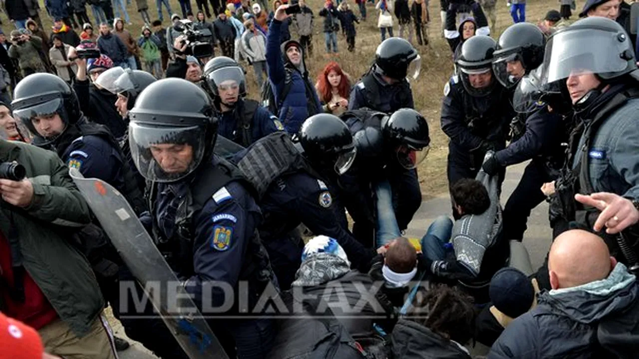 Tânărul care susţinea că a fost lovit de jandarmi la protestele de la Pungeşti a fugit din spital