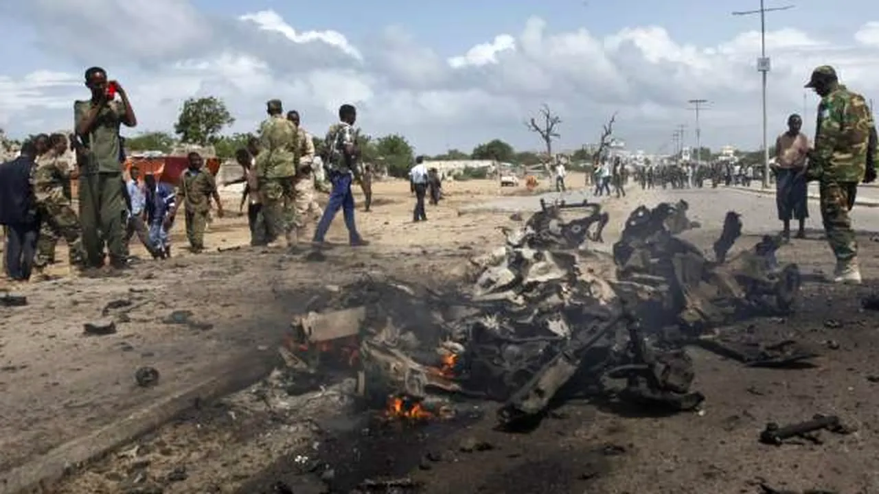 Cel puţin 60 de morţi într-un atac terorist asupra unei baze militare a Uniunii Africane în Somalia