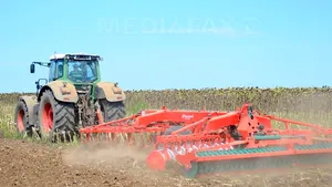 Salarii de până la 14.000 de lei pe lună pentru tractoriştii angajaţi în Arad