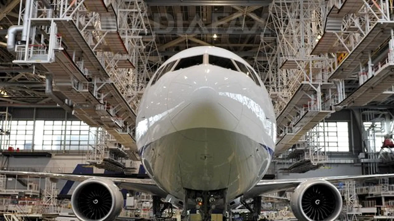 Un avion cu 318 pasageri la bord a aterizat de urgenţă la Toronto, la scurt timp după decolare