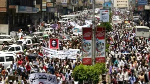 Zeci de răniţi în urma unei manifestaţii de proporţii desfăşurate în Yemen