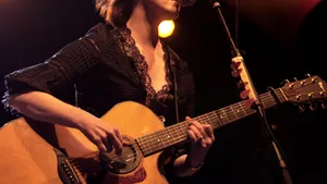S-au pus în vânzare biletele la concertul Suzannei Vega