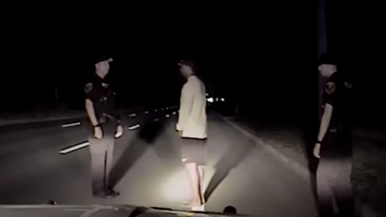 VIDEO Momentul arestării lui Tiger Woods, surprins de camerele de filmare de pe bordul maşinii de poliţie. Cum a decurs discuţia dintre sportiv şi agenţii de ordine