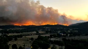 Incendiu major de vegetație în Munții Pirinei. Flăcările ar putea afecta desfășurarea Turului Franței