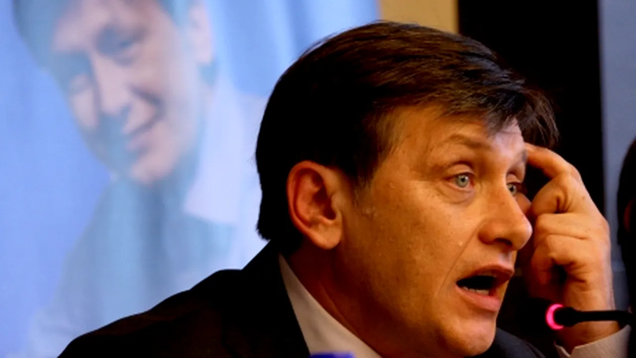 Antonescu: Să stabilească Băsescu câte ministere revin partidelor, pe ale PNL i le dau lui Iohannis