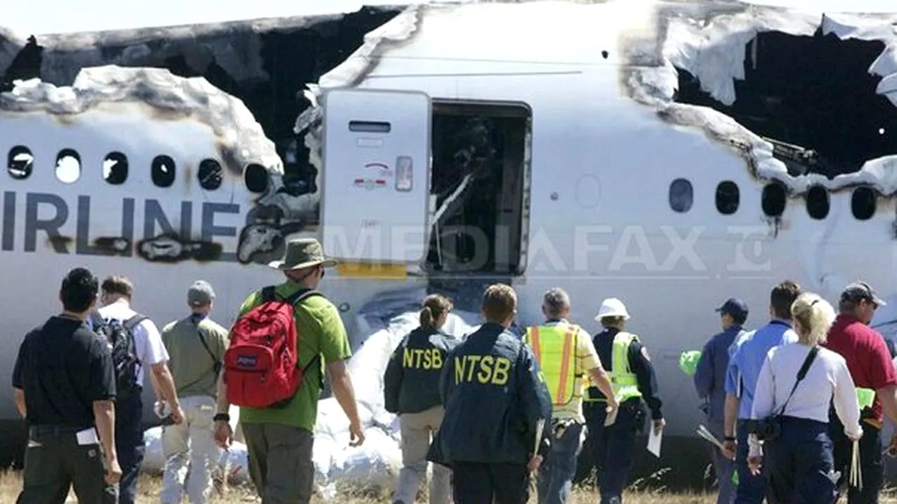 ACCIDENTUL din San Francisco: Prima decizie a piloţilor, imediat după prăbuşire, a fost să nu se evacueze avionul. 