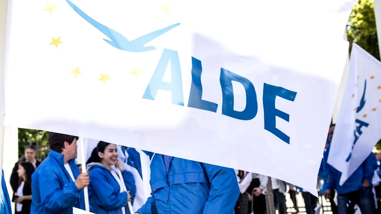 O întreagă organizaţie teritorială a ALDE trece la PNL 