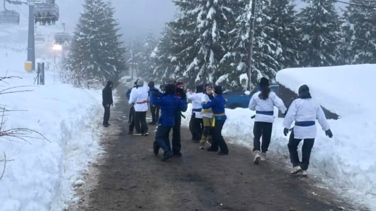 Judo pe zăpadă. Alina Dumitru și-a dus copiii pe care-i antrenează într-un cantonament montan de neuitat