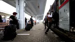 Trenuri Inter-Regio anulate de CFR timp de o lună. Pentru unele curse pasagerii vor fi duși cu microbuzul între stații