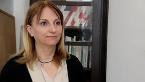 Judecătoarea din dosarul ROMATSA care era pe cale să paralizeze tot traficul aerian al României, scoasă cu jandarmii din sala de judecată, după ce a pledat în propria cauză. Ce spune ÎCCJ despre incident