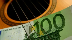 Filarmonica din Belgrad, transformată în orchestră de nunţi, botezuri şi înmormântări
