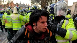 Confruntări între poliţie şi studenţi la Londra