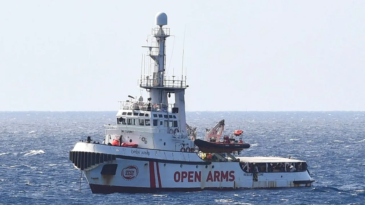 Italia permite debarcarea minorilor de la bordul navei pentru imigranţi Open Arms