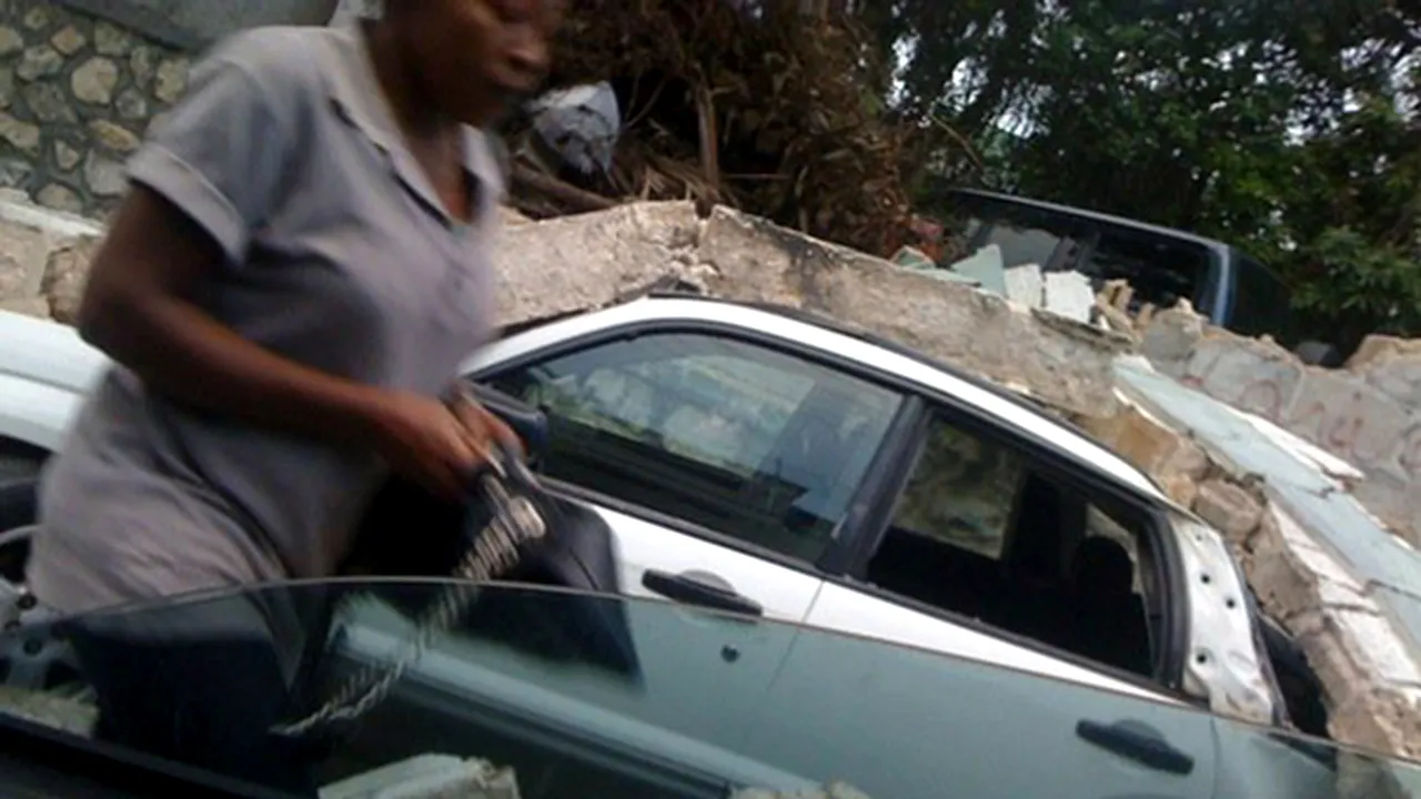 Jafuri şi străzi pline de cadavre în capitala statului Haiti, după cutremur
