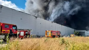 Incendiu la un parc logistic pe A1: mesaj Ro-Alert pentru mai multe localități
