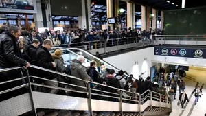 Haos în Franţa. Traficul FEROVIAR este afectat de o grevă de amploare. Trei luni de PROTESTE faţă de reformele lui Emmanuel Macron