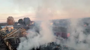 Incendiu devastator: Depozit cu mii de tone de cereale, ars în totalitate/ Pompierii intervin pentru stingerea ultimelor focare | FOTO, VIDEO
