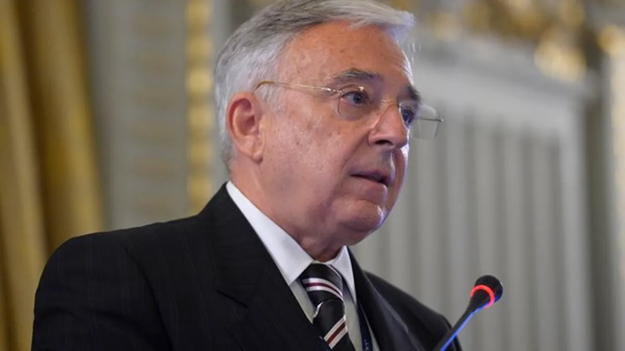BNR a publicat în premieră salariile conducerii executive: Guvernatorul Mugur Isărescu câştigă pe lună 61.203