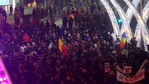 PROTEST în Capitală: Sute de persoane au participat la un miting pe traseul Universitate - sediul Guvernului - GALERIE FOTO