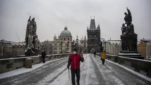 Mai puţine restricţii în Cehia, după ce numărul cazurilor de COVID-19 a scăzut