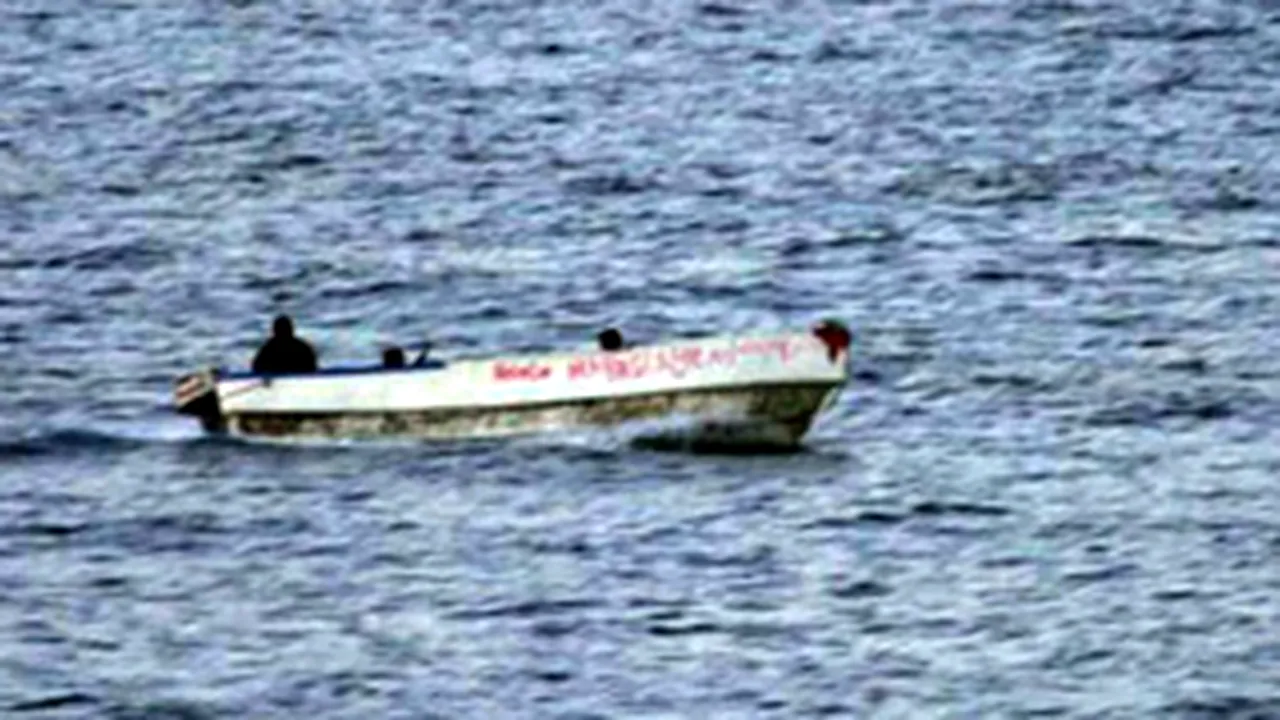 Pescador spaniol, atacat de piraţi în largul coastelor somaleze