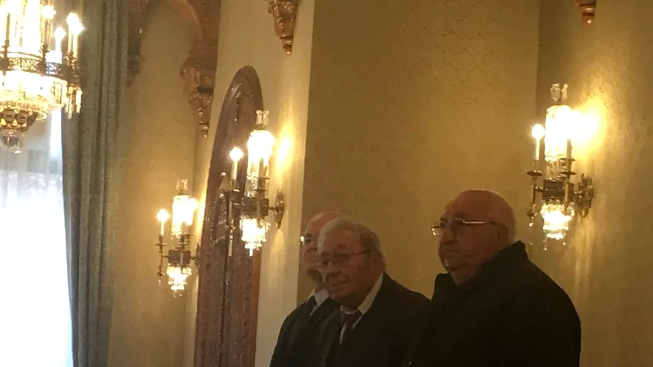 Ce întrebări i-au propus lui Iohannis, pentru REFERENDUM, cei doi deţinuţi politic/ Preşedintele neagă afirmaţia lui Eugen Nicolicea