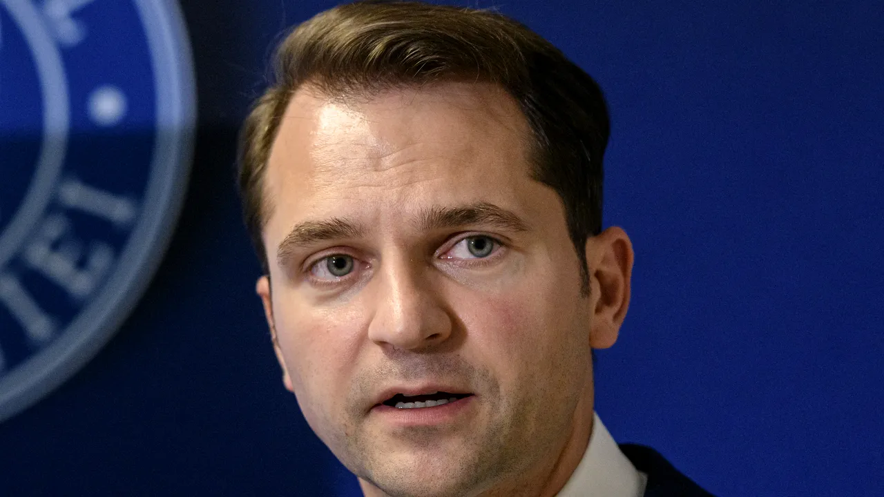 Facturile la energie ar putea rămâne plafonate şi după 1 aprilie. Anunţul ministrului Burduja
