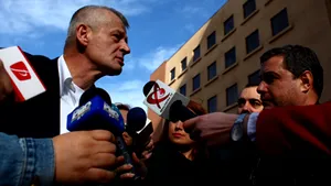 Protestatarii de la Autobaza Titan cer ca Oprescu să vină să discute cu ei