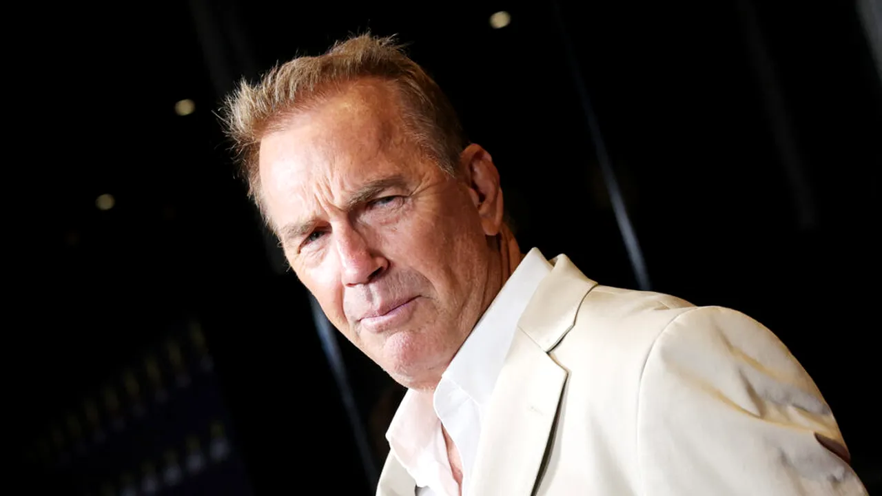 Kevin Costner, în negocieri pentru rolul lui Bill Clinton într-un serial produs cu sprijinul ONU