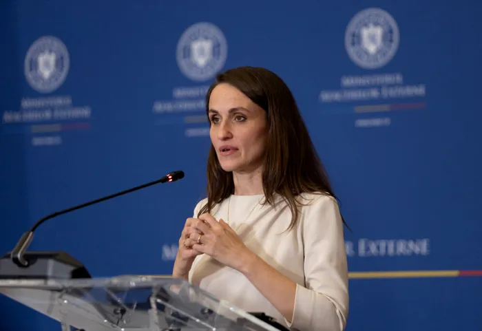 POLITIC Scandalul Mercosur: AUR afirmă că moțiunea simplă împotriva Oanei Țoiu trebuie semnată și de PSD / Grupul Pace Întâi România: Moțiunea poate fi depusă la începutul sesiunii parlamentare