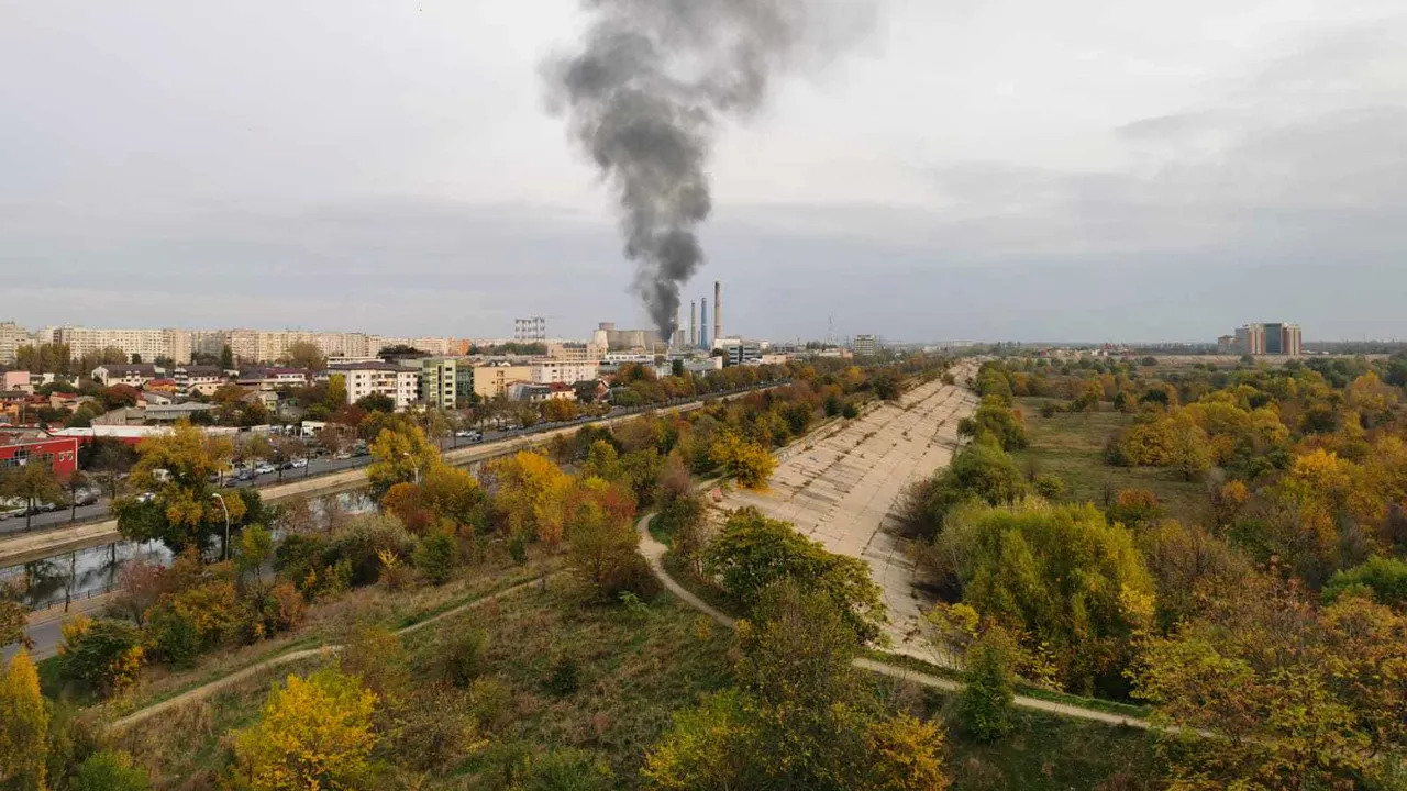 FOTO&VIDEO Incendiu în Bucureşti: Patru imobile din Sectorul 3 al Capitalei, cuprinse de flăcări