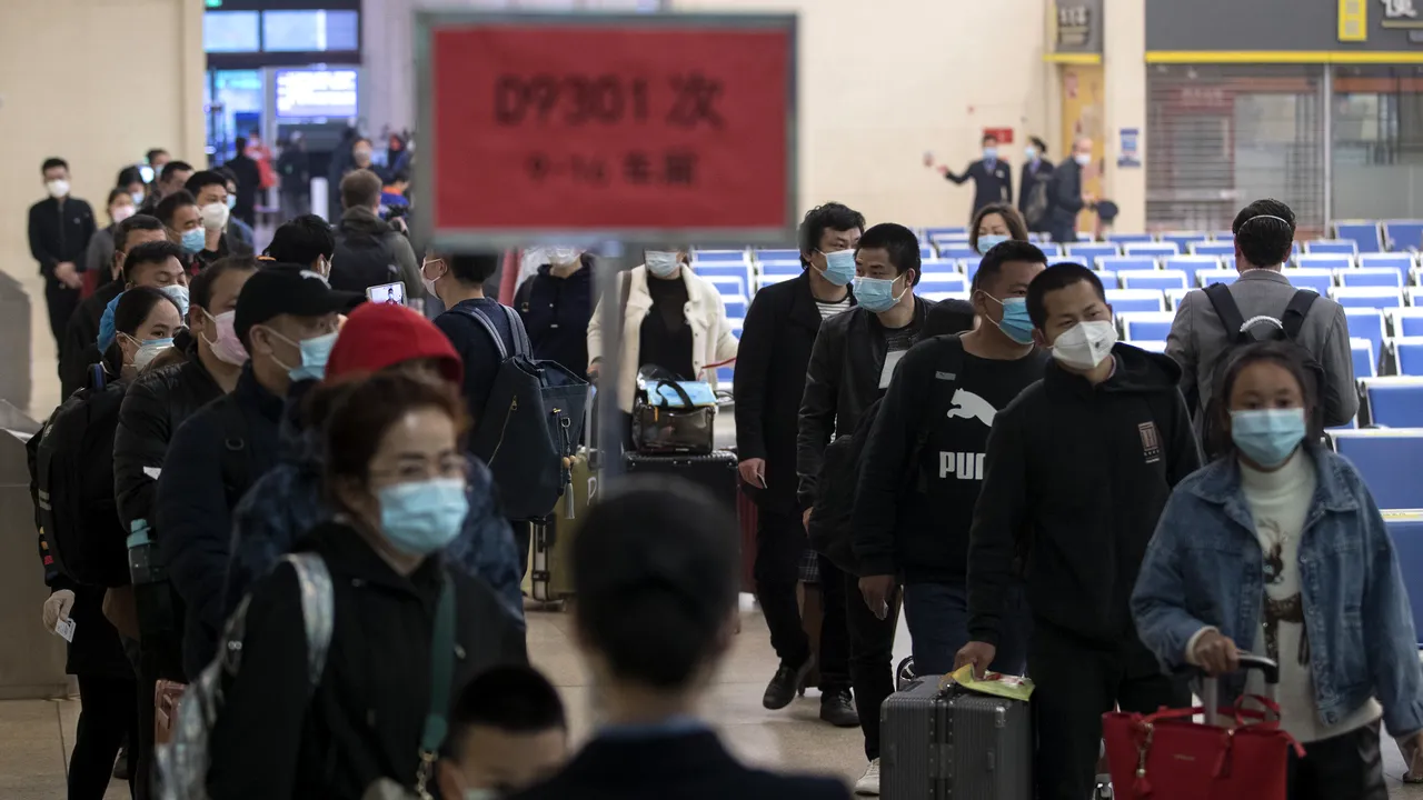 China, înghiţită de focare de COVID. Regiunea Shenzhen extinde restricţiile 