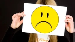 O femeie din Marea Britanie a abuzat mai multe adolescente după ce le-a convins că este băiat