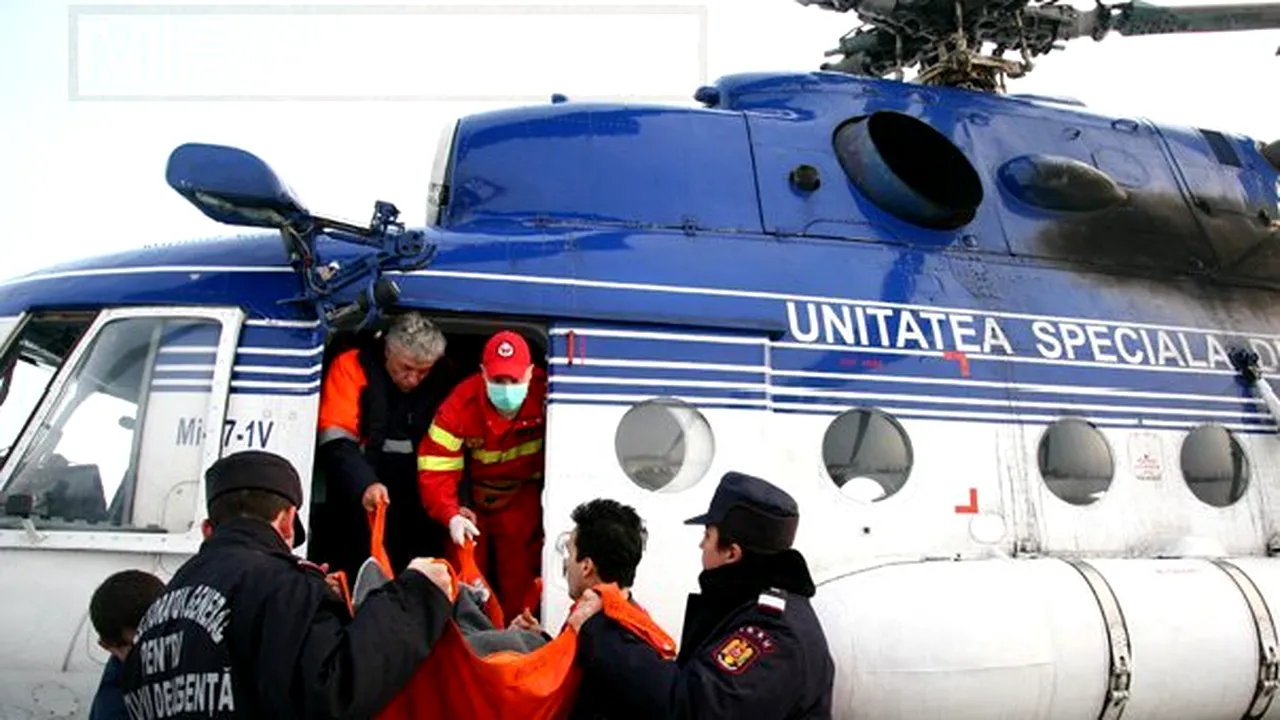 Şi-a dat foc din dragoste în faţa unui bloc din Piteşti. Transportat cu elicopterul în Bucureşti, bărbatul se află în stare gravă