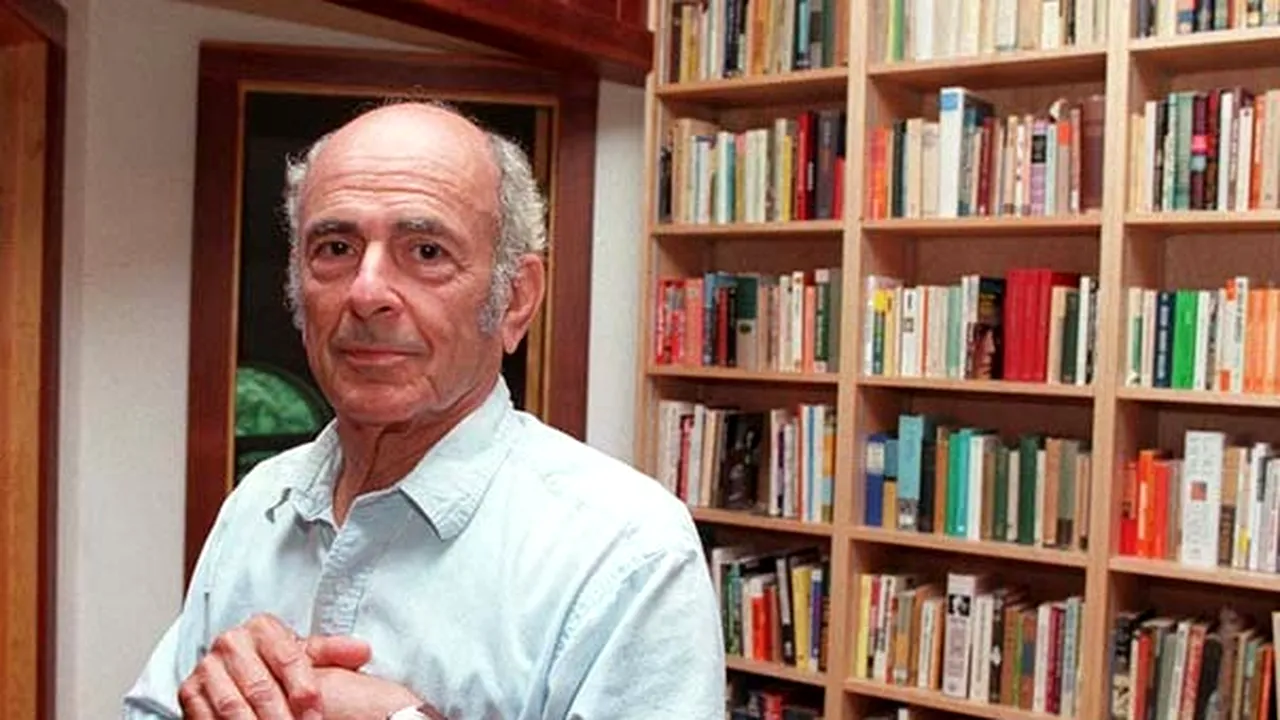 Poetul american Louis Simpson, câştigător al unui premiu Pulitzer, a murit la 89 de ani