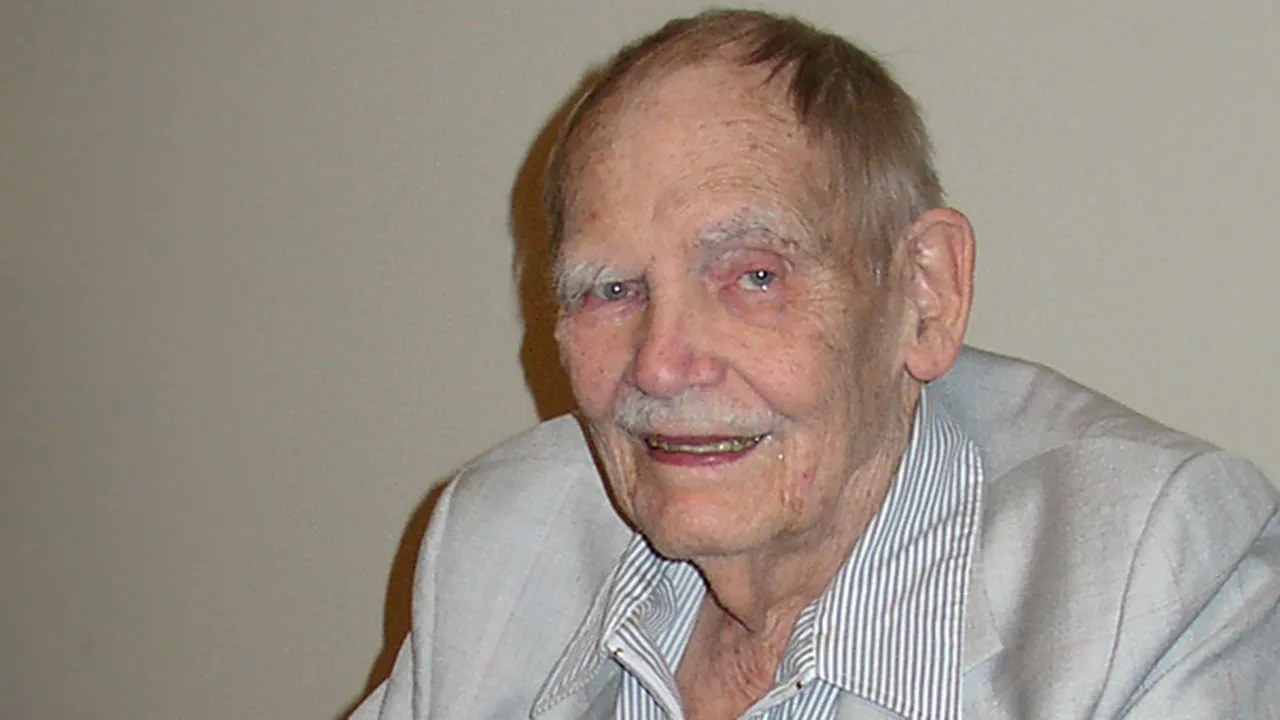 Scriitorul de romane SF Frederik Pohl a murit la vârsta de 93 de ani