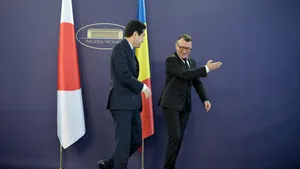 Vizita premierului Shinzo Abe în România, marcată de demisia lui Tudose şi de gafe de protocol / Diaconescu: Japonezii, tradiţional, sunt extrem de atenţi la detaliile procedurale | FOTO