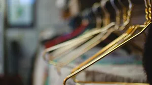 (P) 8 idei grozave pentru a vă ajuta să vă depozitaţi îmbrăcămintea de seară