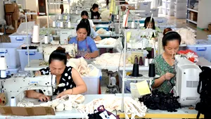 China vrea să combată munca în exces. Cultura „996” şi implicaţiile pe care le are