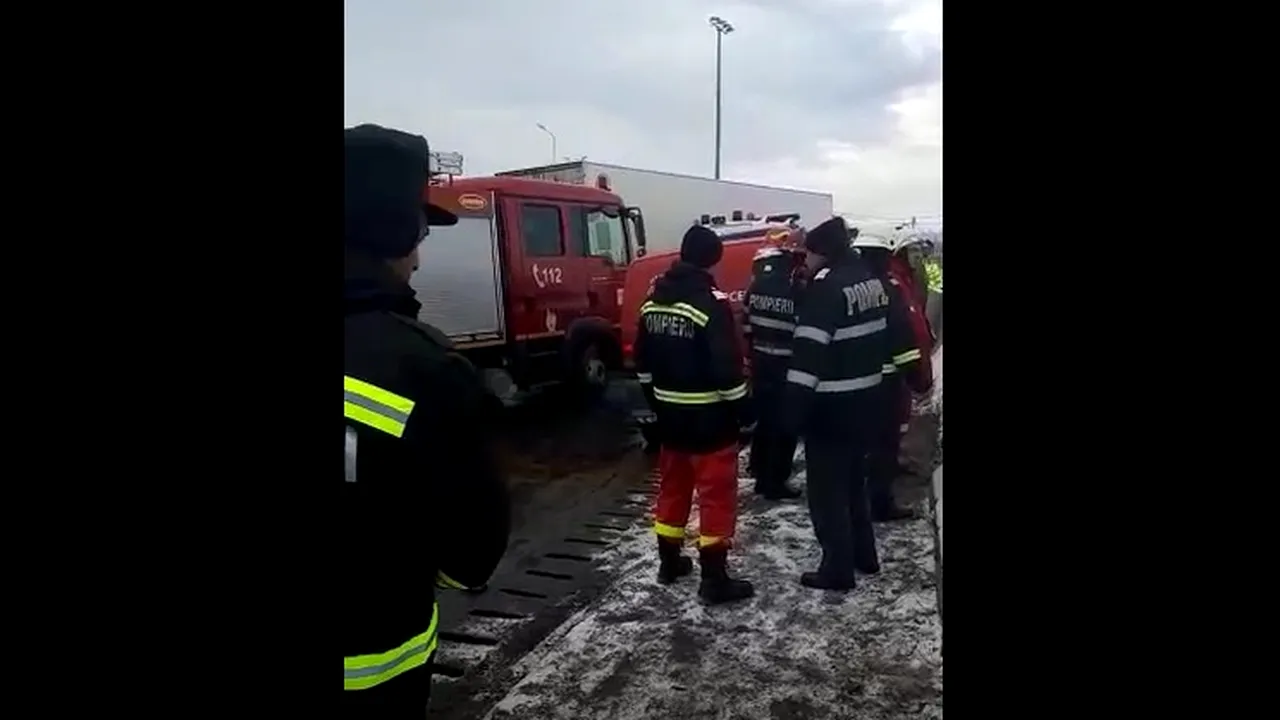 Accident la ieşirea de pe Autostrada A1, în Argeş: Şapte persoane au fost rănite după ce microbuzul în care se aflau a ratat curba | VIDEO