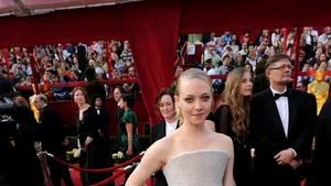 Actriţa Amanda Seyfried va deveni mamă pentru prima oară. Motivul pentru care nu va purta rochie de mireasă la căsătoria sa