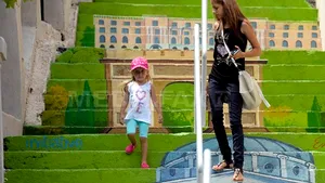 Singura stradă cu trepte din Capitală, pictată cu cele mai importante clădiri din Bucureşti. Cum arată acum Strada Xenofon - GALERIE FOTO