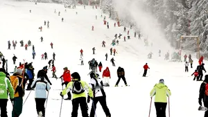 Turiştii care îşi petrec Revelionul pe Valea Prahovei vor putea schia la Sinaia, Buşteni şi Azuga